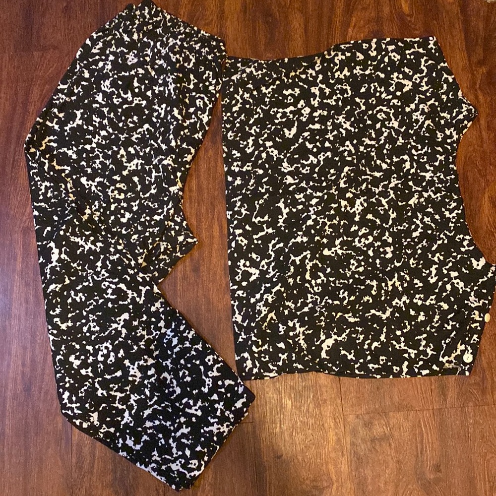 Black and white women’s printed pants set nice condition size 22